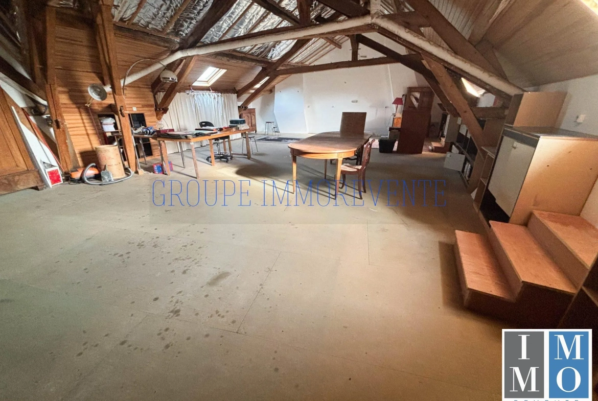 Maison spacieuse de 287 m² à Dun-sur-Auron avec mezzanine et terrasse 