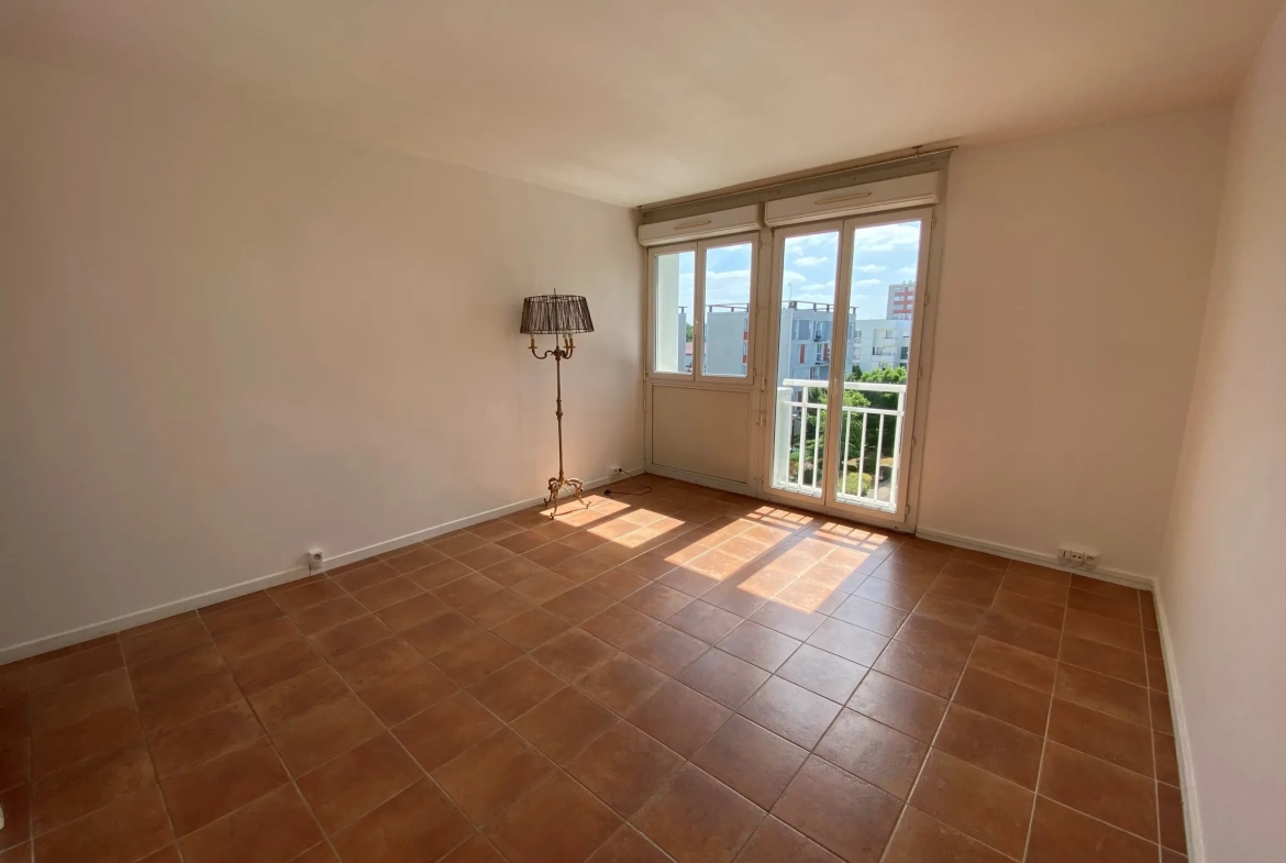 Appartement 3 pièces à Viry-Châtillon avec parking et cave 