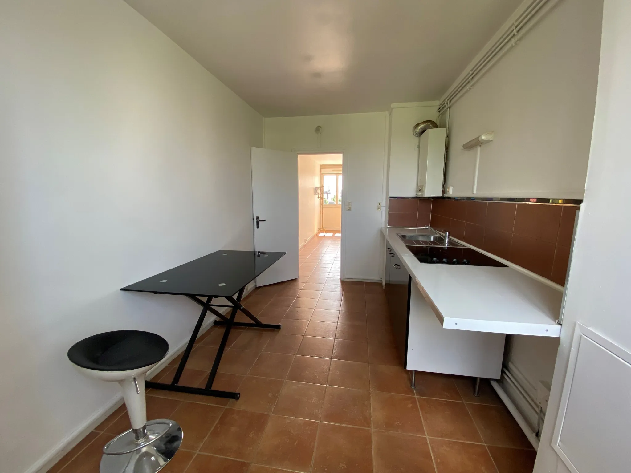Appartement 3 pièces à Viry-Châtillon avec parking et cave 