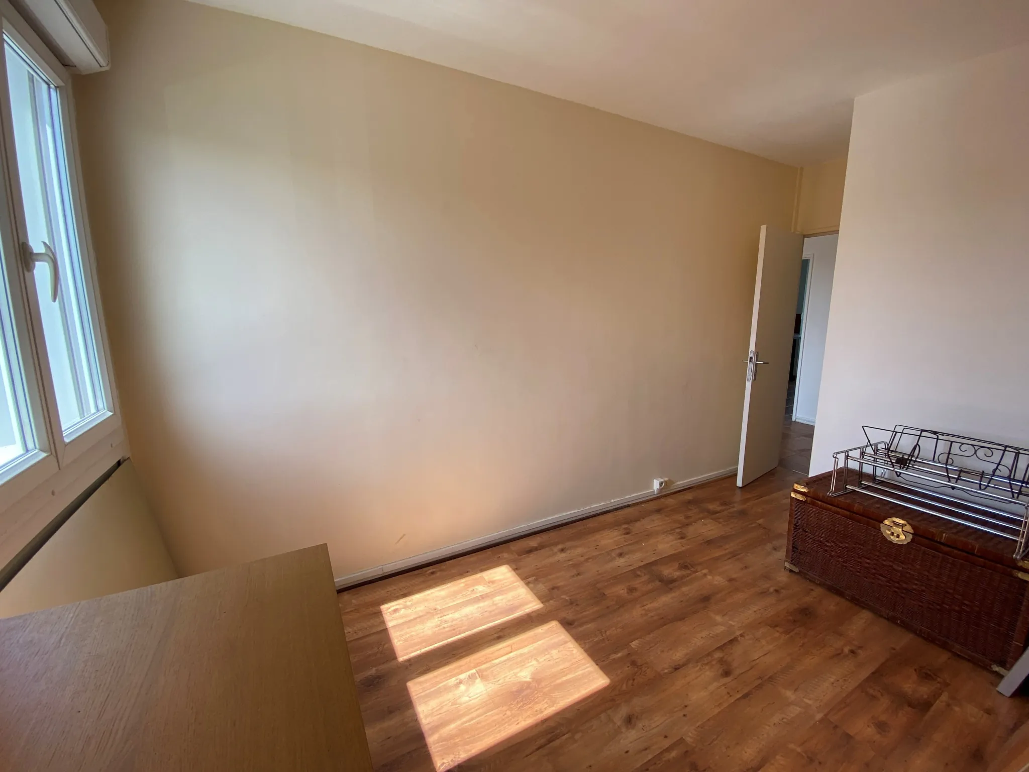 Appartement 3 pièces à Viry-Châtillon avec parking et cave 
