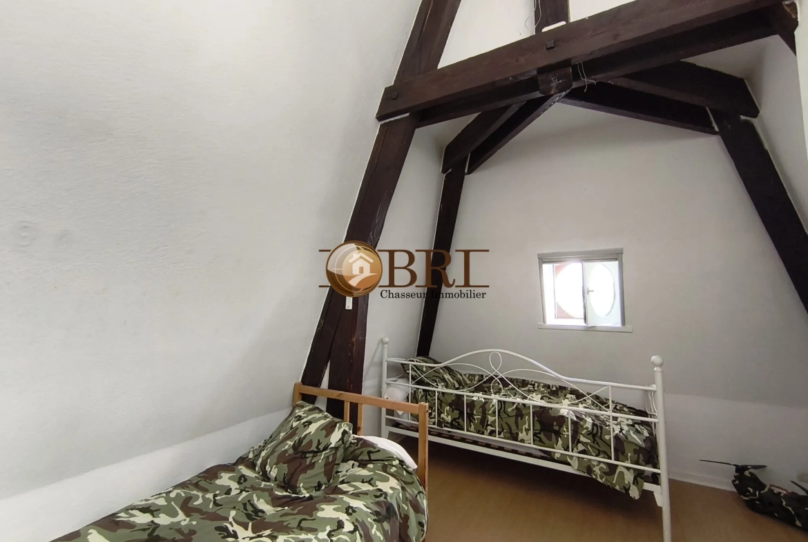 chambre 2 Appartement duplex T3 à Les Abrets en Dauphiné avec parking et cave 