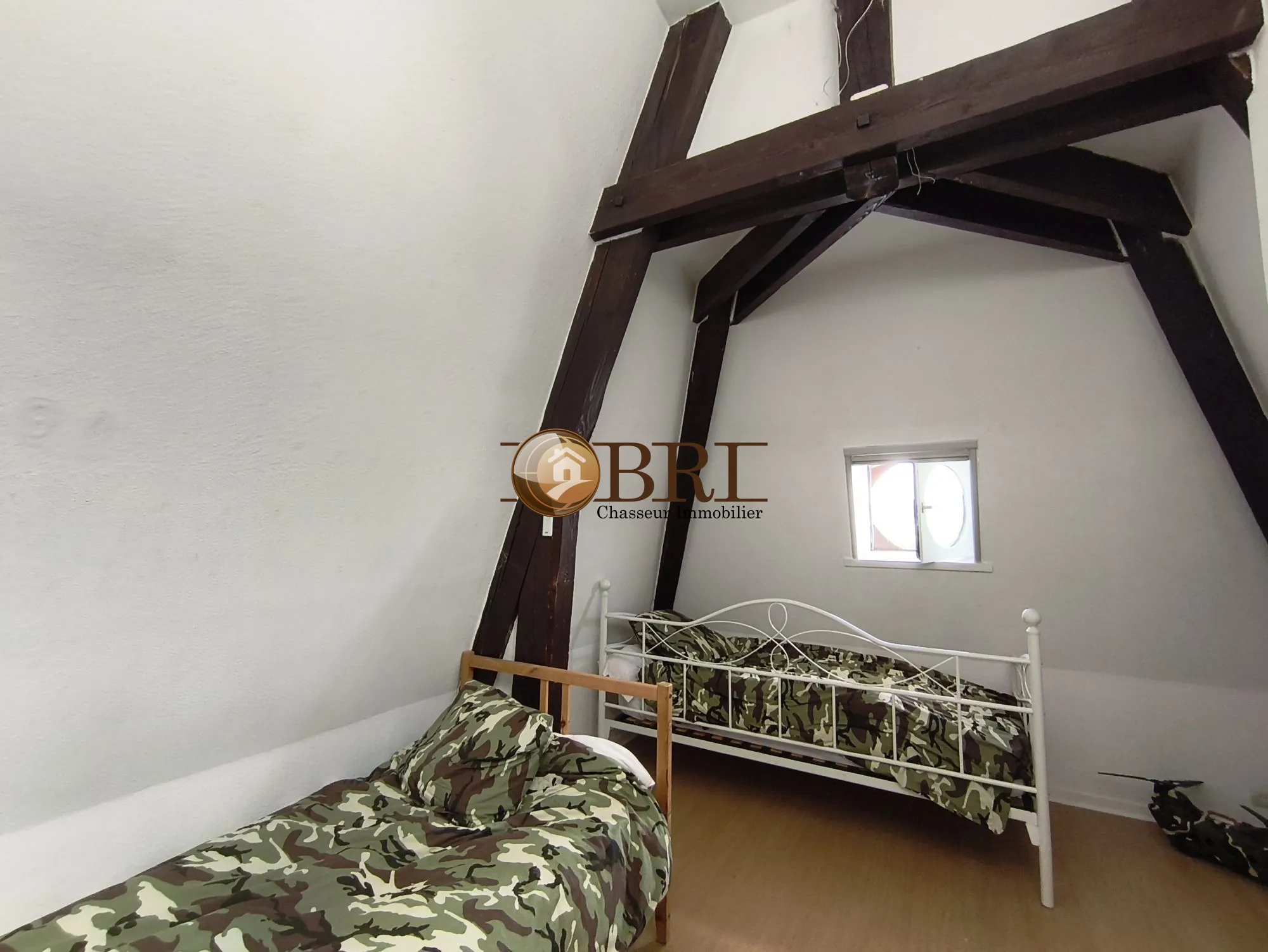 chambre 2 Appartement duplex T3 à Les Abrets en Dauphiné avec parking et cave 