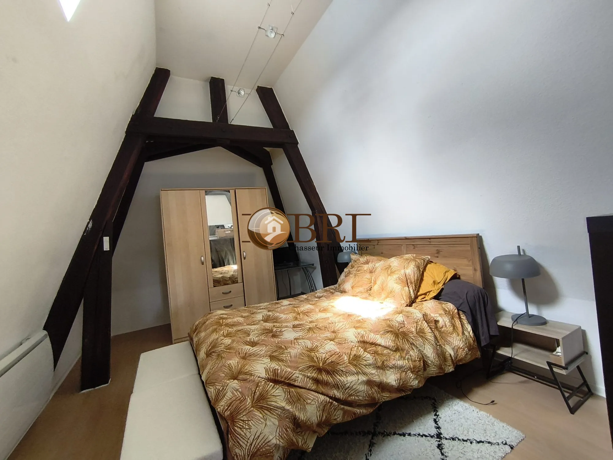 chambre 1 Appartement duplex T3 à Les Abrets en Dauphiné avec parking et cave 