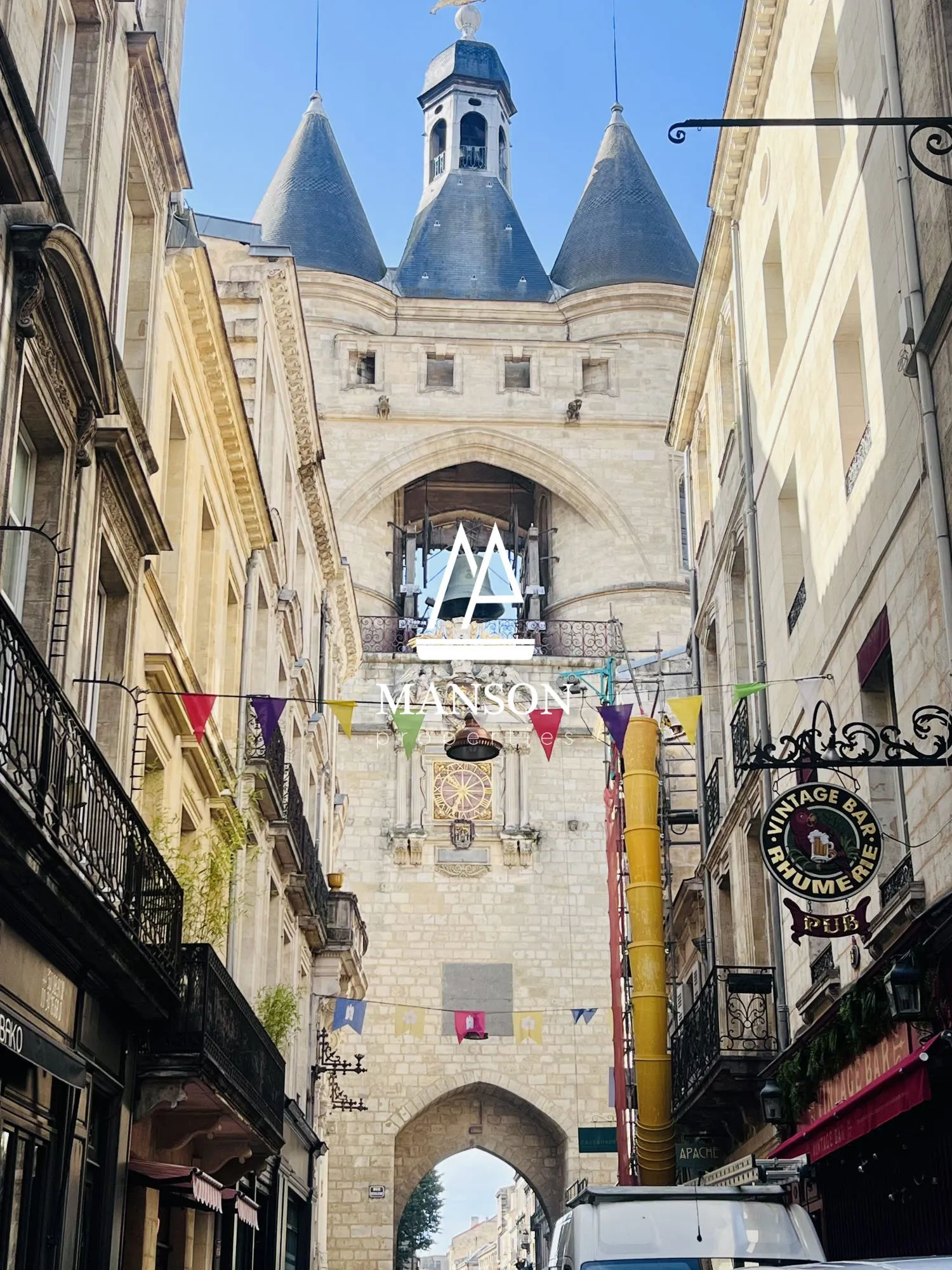 Appartement T1bis rénové à Bordeaux centre historique 