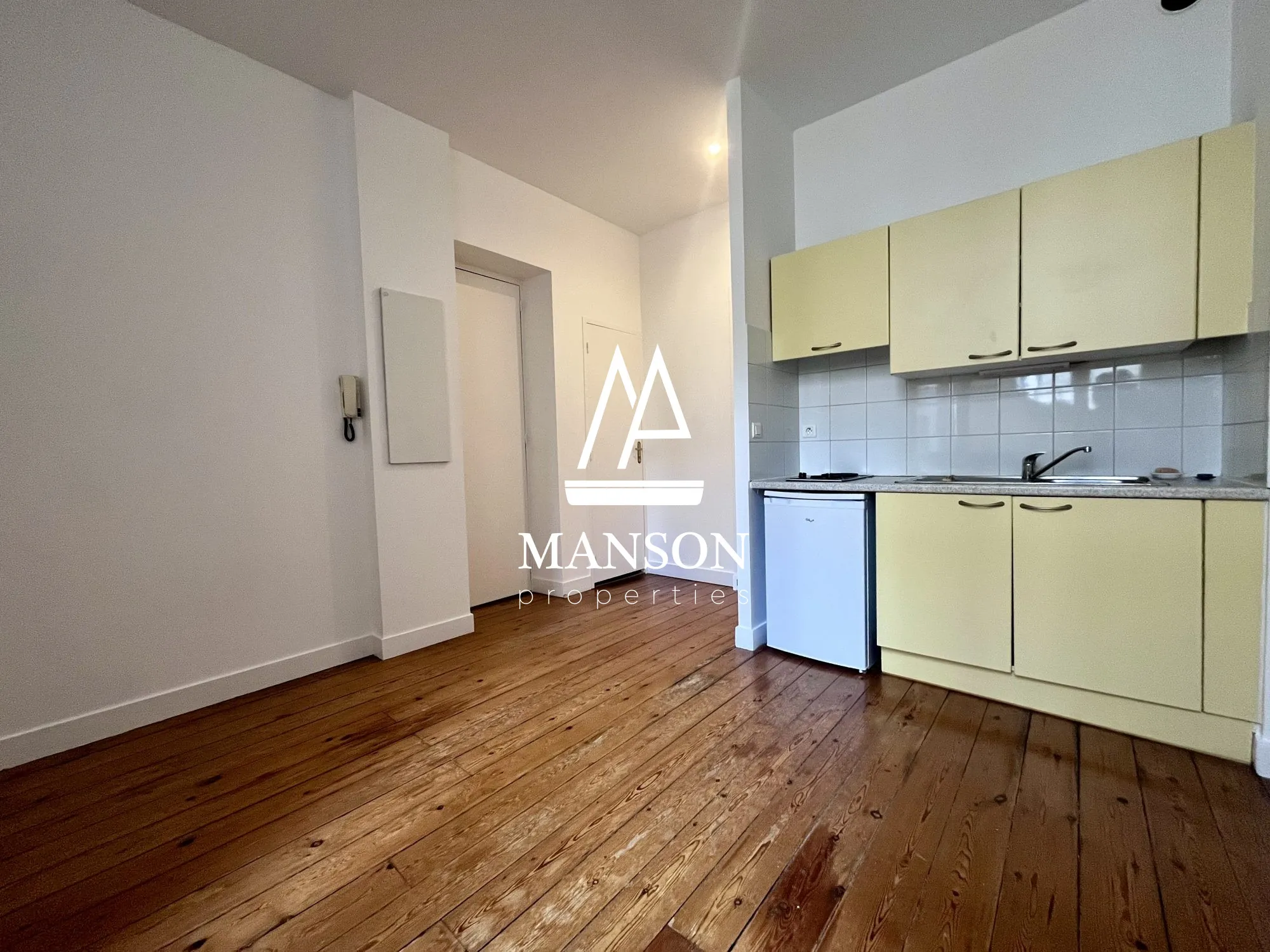 Appartement T1bis rénové à Bordeaux centre historique 