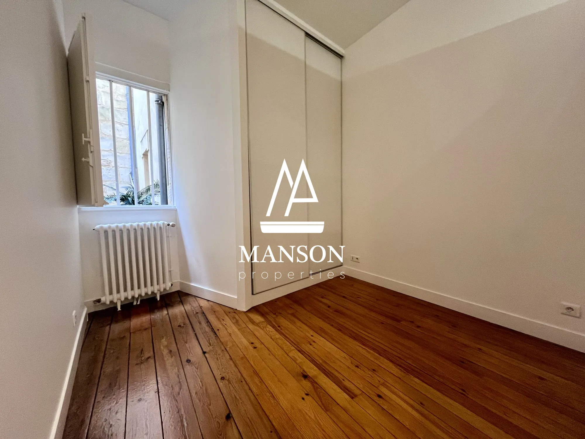 Appartement T1bis rénové à Bordeaux centre historique 