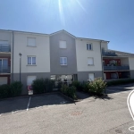 Appartement T2/T3 en rez-de-chaussée à Golbey avec terrasse et stationnement