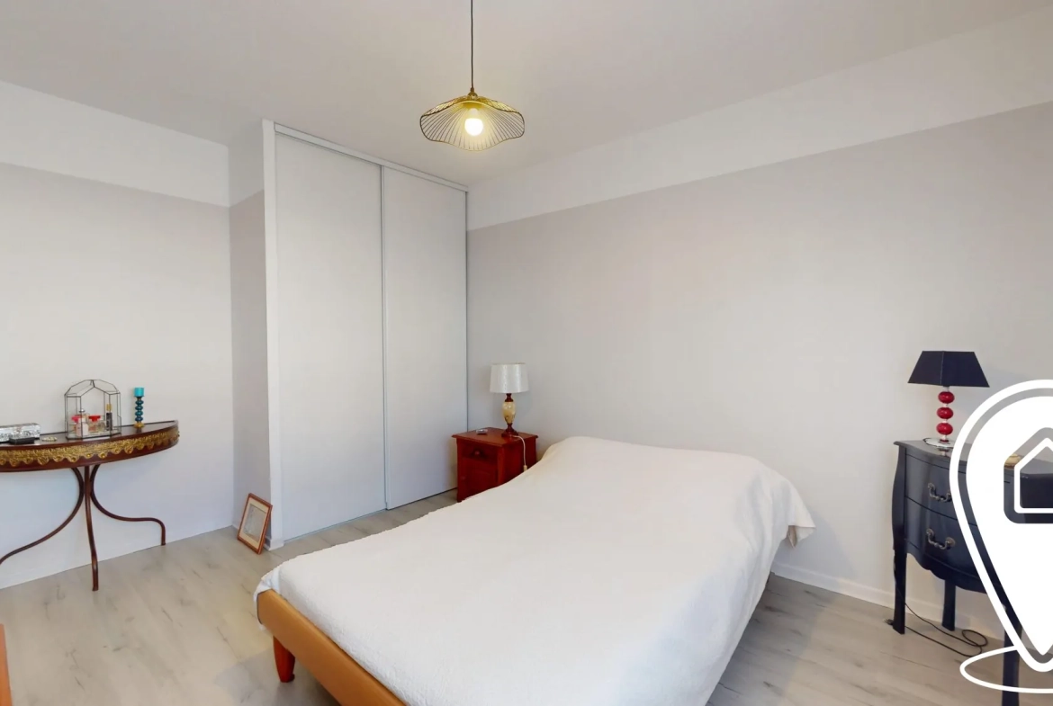 Appartement T2/T3 en rez-de-chaussée à Golbey avec terrasse et stationnement 