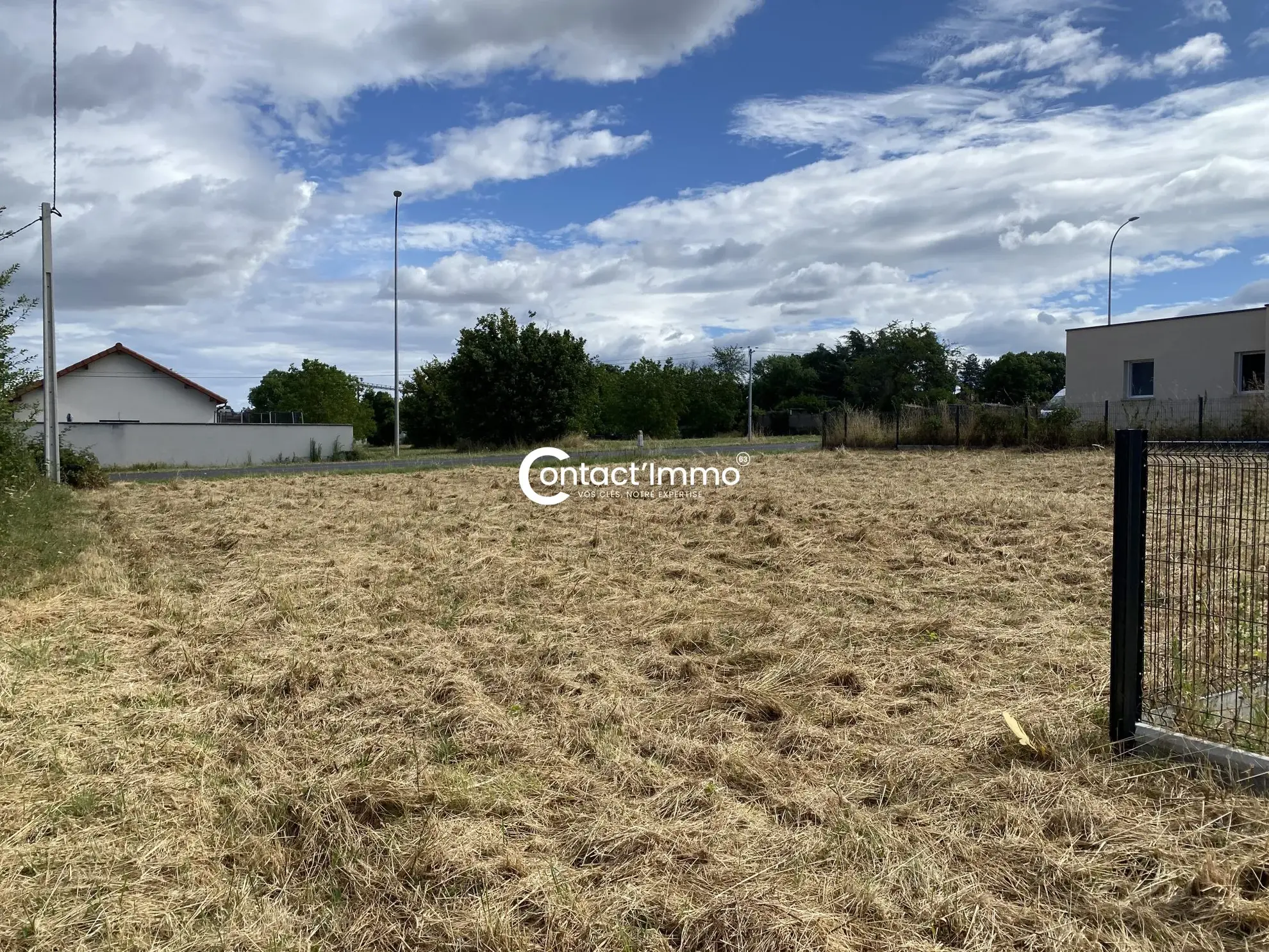 Terrain à bâtir viabilisé de 859 m² à Lezoux - Secteur Chez Bisset 