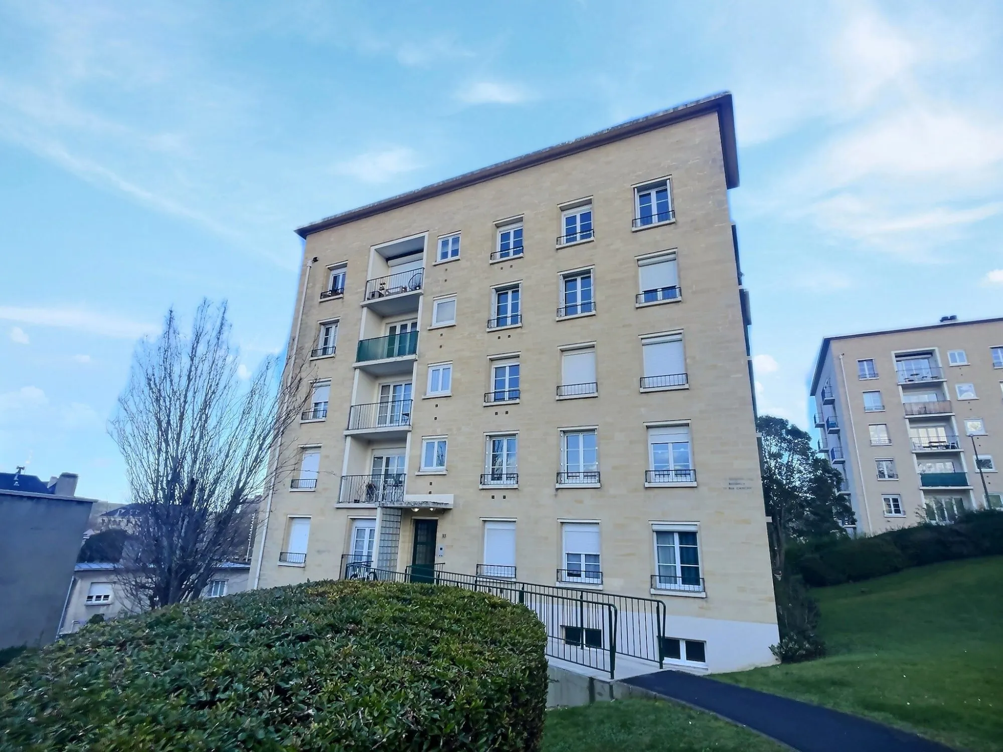 Studio à Caen de 29 m² loué, idéal investisseur avec cave et balcon, proche gare 