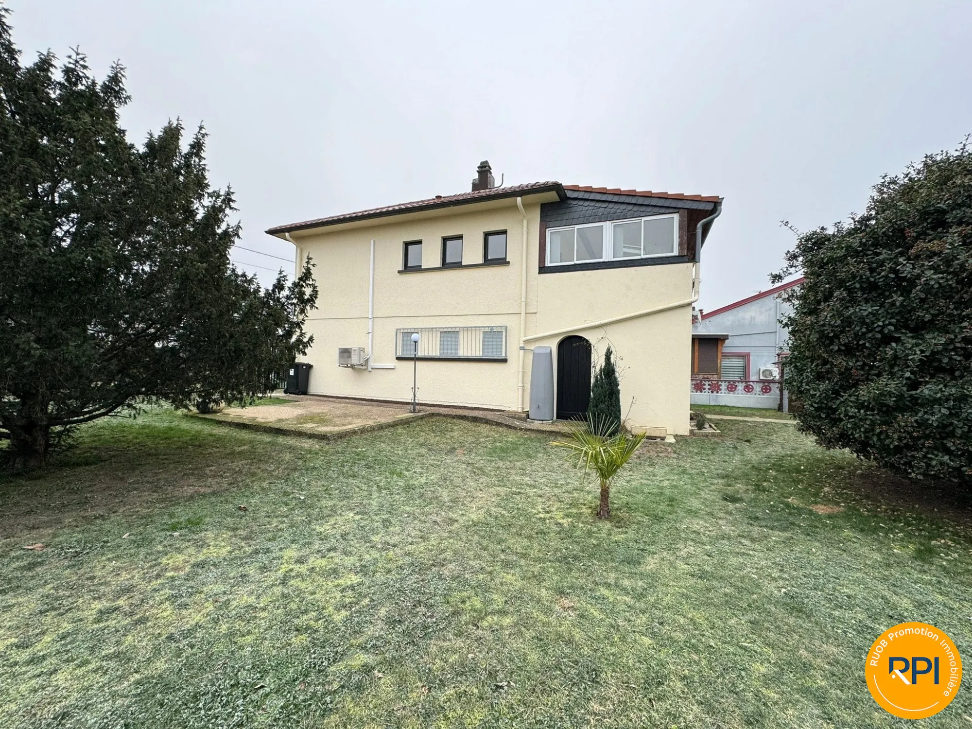 Maison semi-mitoyenne de 94 m² avec jardin et garage à Forbach 