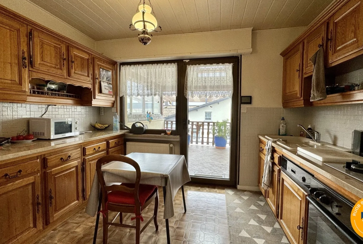 Maison semi-mitoyenne de 94 m² avec jardin et garage à Forbach 