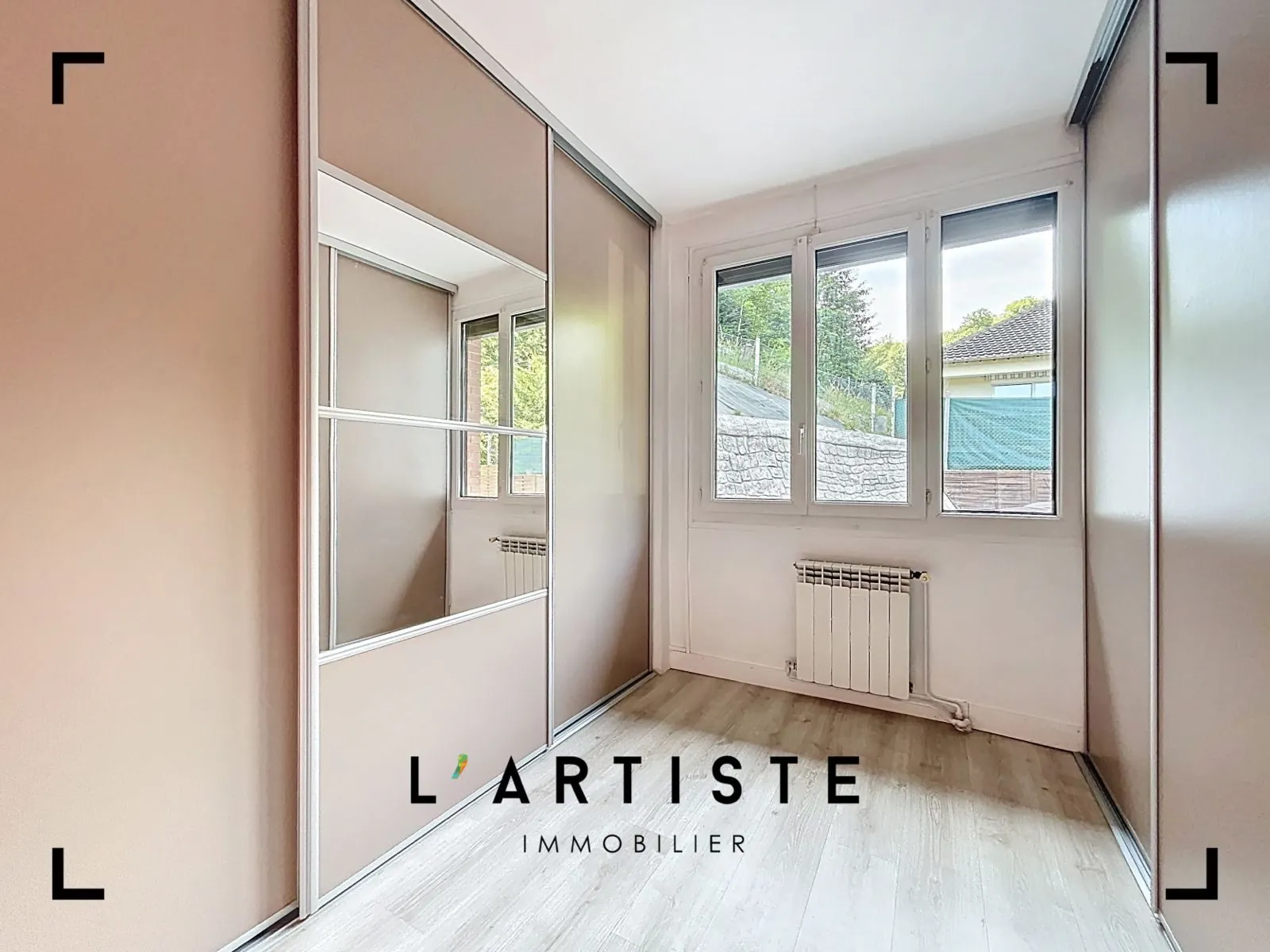 Maison de plain-pied à vendre à Elbeuf avec jardin et sous-sol complet 