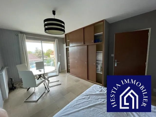Studio meublé à Avallon avec balcon, cave et parking dans résidence sécurisée 