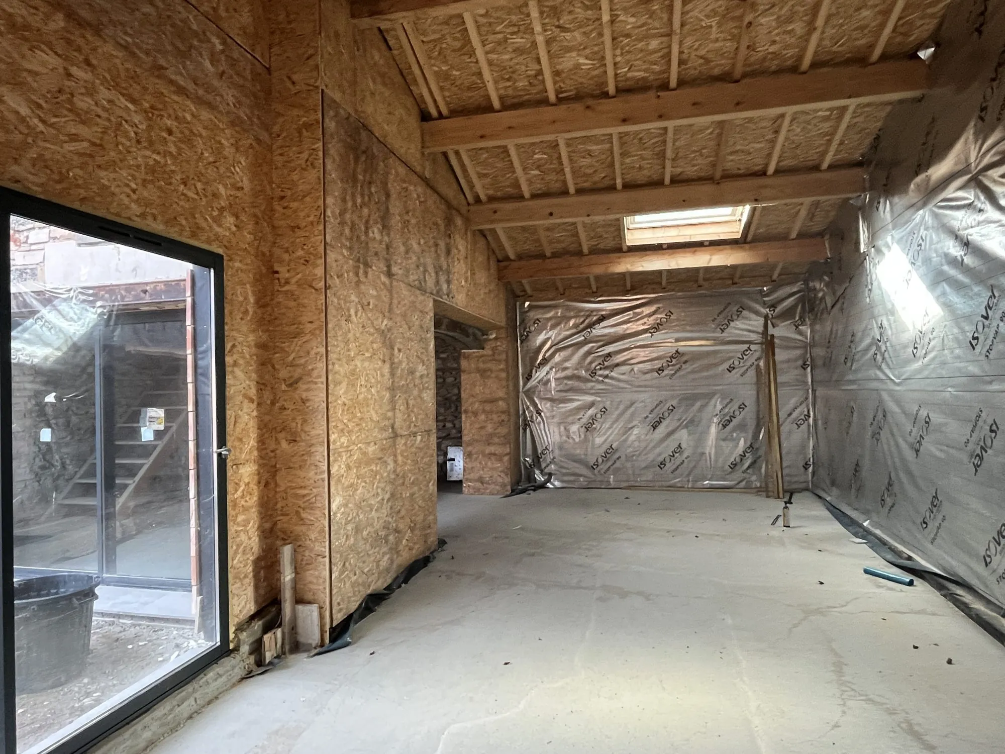 Plateau à vendre à Saint-Lager de 150 m² avec terrasse, jardin et parking 