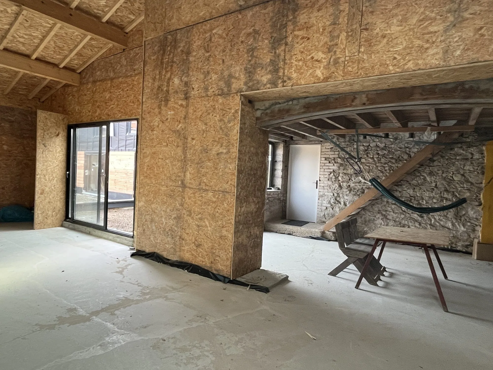 Plateau à vendre à Saint-Lager de 150 m² avec terrasse, jardin et parking 