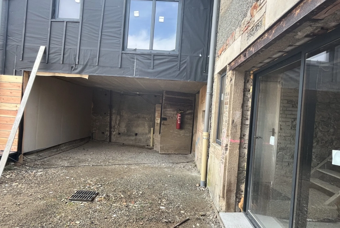 Plateau à vendre à Saint-Lager de 150 m² avec terrasse, jardin et parking 
