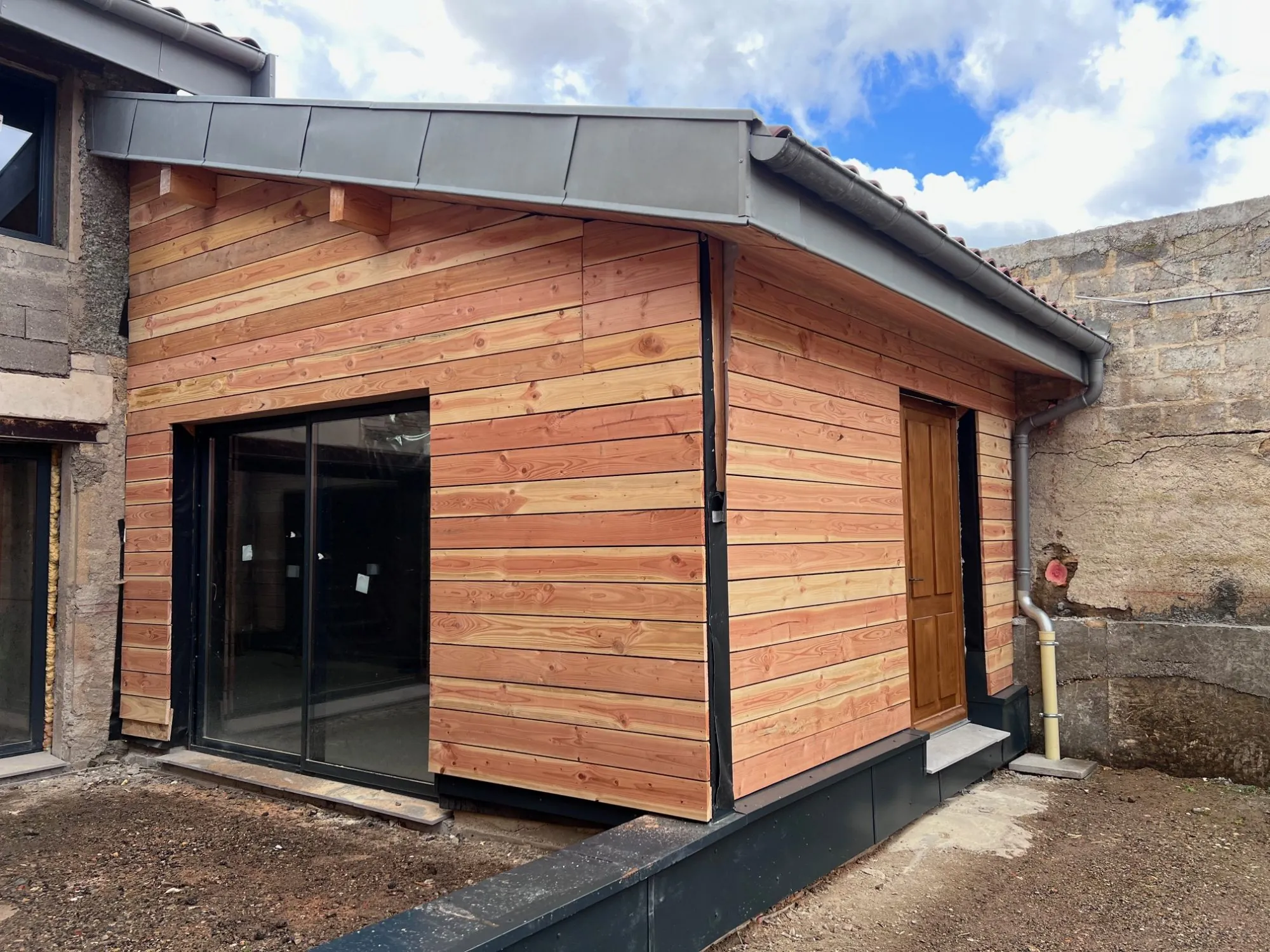 Plateau à vendre à Saint-Lager de 150 m² avec terrasse, jardin et parking 