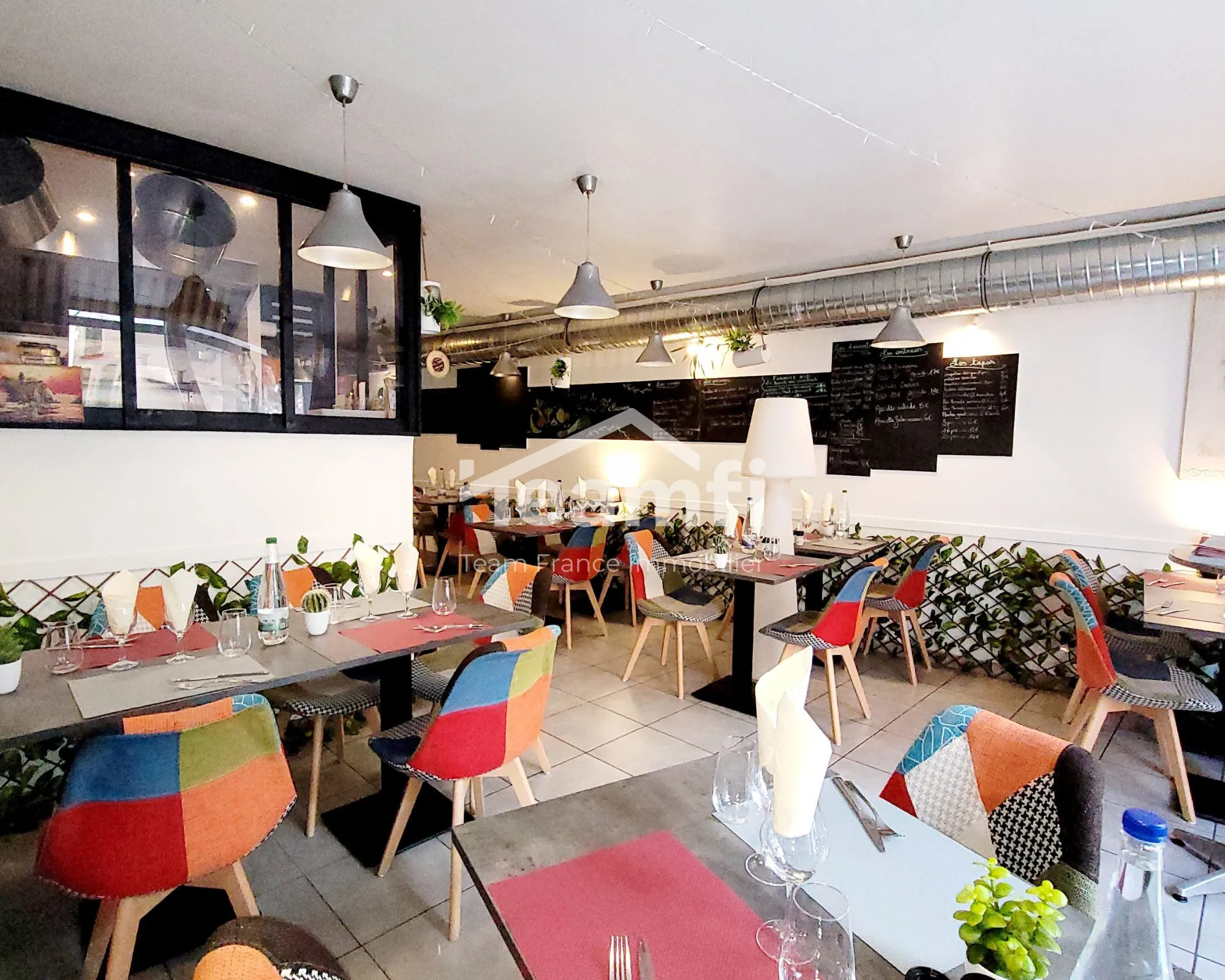 Fonds de commerce à vendre à Saint-Féliu-d'Avall, idéal pour bar ou restaurant avec terrasse et clientèle fidèle 