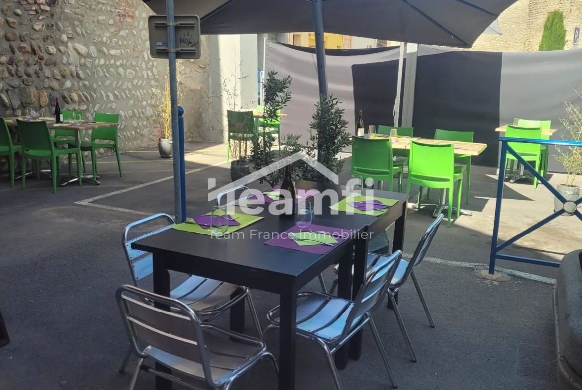 Fonds de commerce à vendre à Saint-Féliu-d'Avall, idéal pour bar ou restaurant avec terrasse et clientèle fidèle 