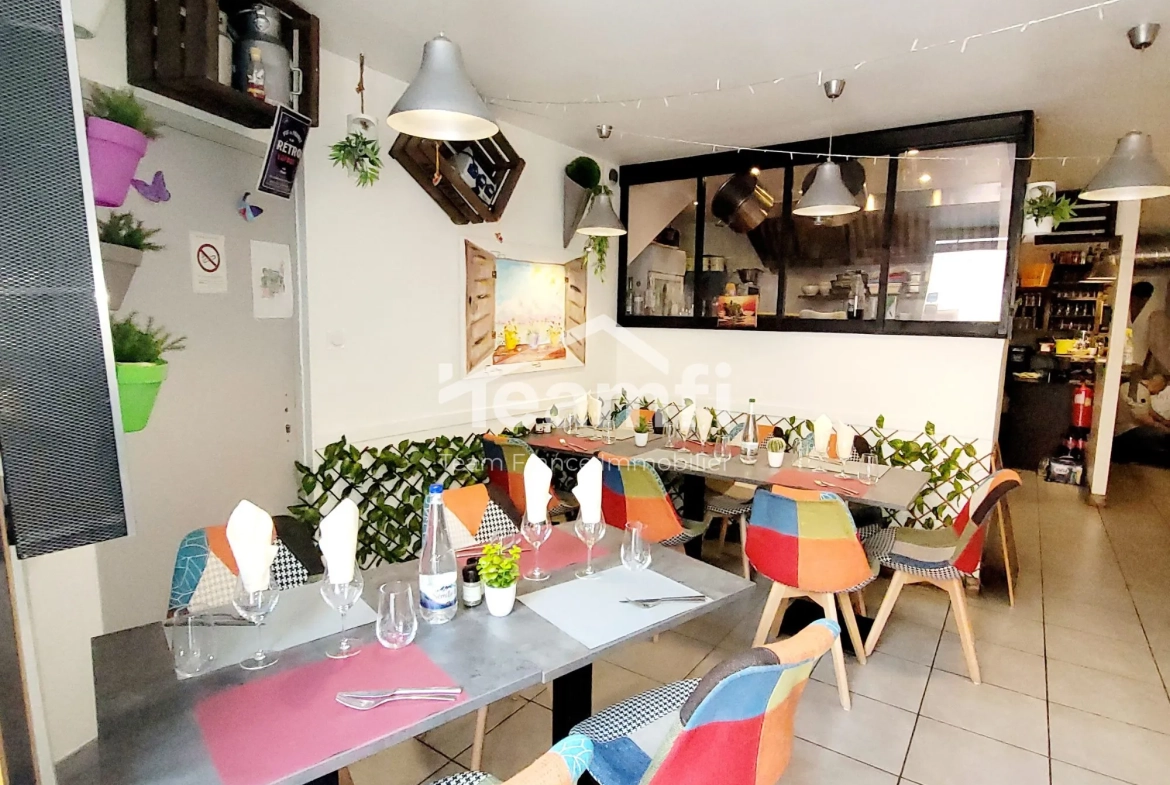 Fonds de commerce à vendre à Saint-Féliu-d'Avall, idéal pour bar ou restaurant avec terrasse et clientèle fidèle 