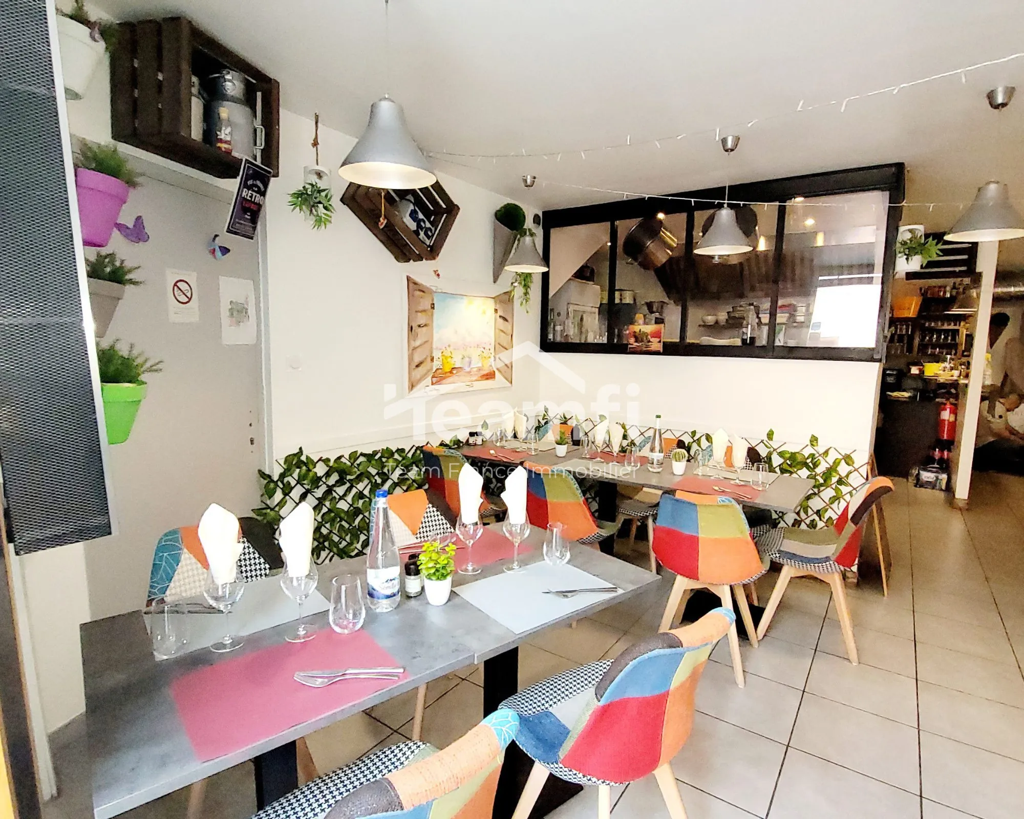 Fonds de commerce à vendre à Saint-Féliu-d'Avall, idéal pour bar ou restaurant avec terrasse et clientèle fidèle 