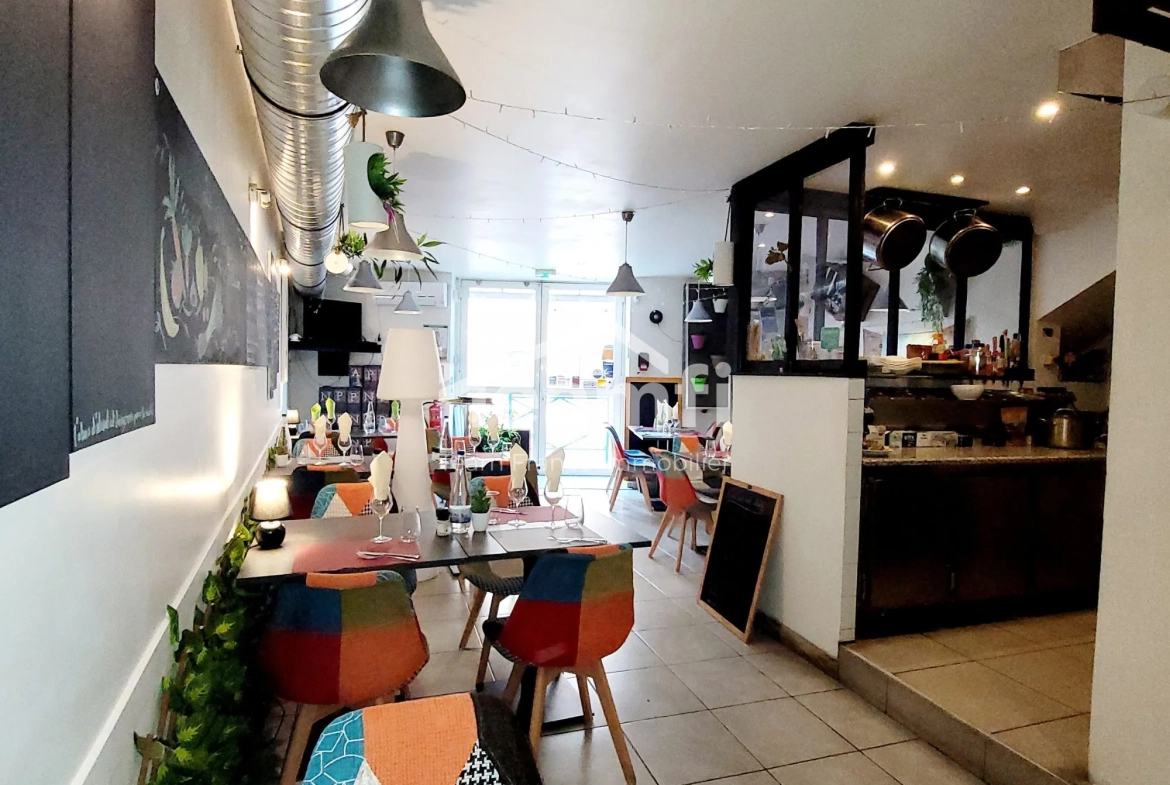 Fonds de commerce à vendre à Saint-Féliu-d'Avall, idéal pour bar ou restaurant avec terrasse et clientèle fidèle 