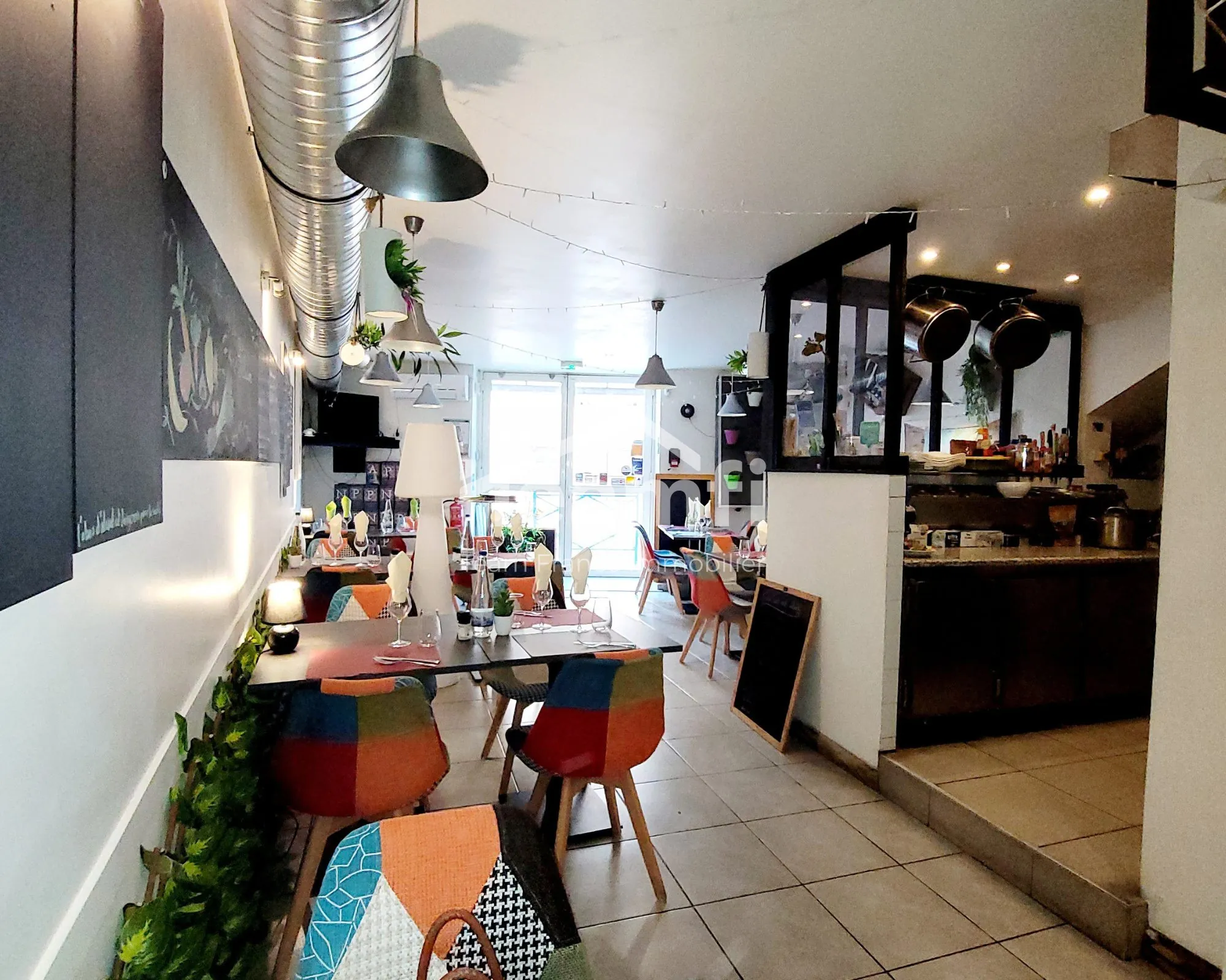 Fonds de commerce à vendre à Saint-Féliu-d'Avall, idéal pour bar ou restaurant avec terrasse et clientèle fidèle 