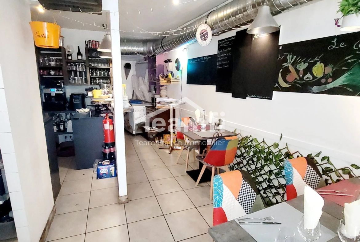 Fonds de commerce à vendre à Saint-Féliu-d'Avall, idéal pour bar ou restaurant avec terrasse et clientèle fidèle 