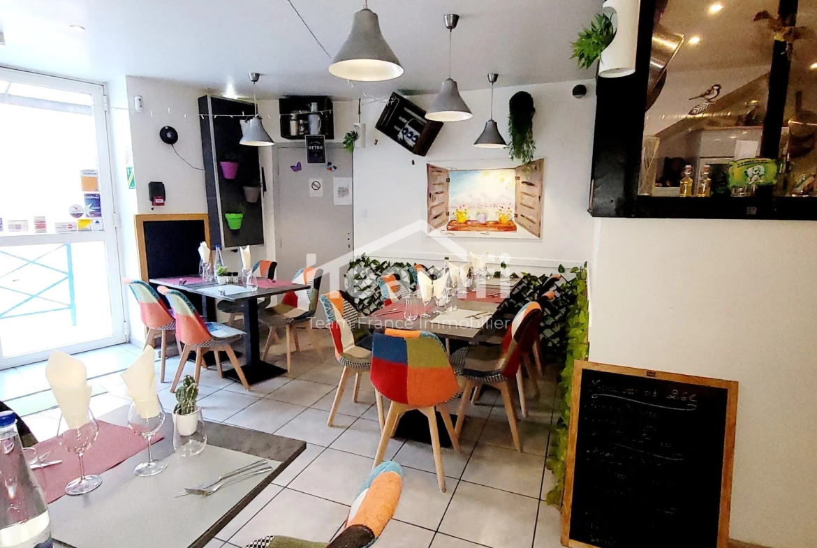 Fonds de commerce à vendre à Saint-Féliu-d'Avall, idéal pour bar ou restaurant avec terrasse et clientèle fidèle 