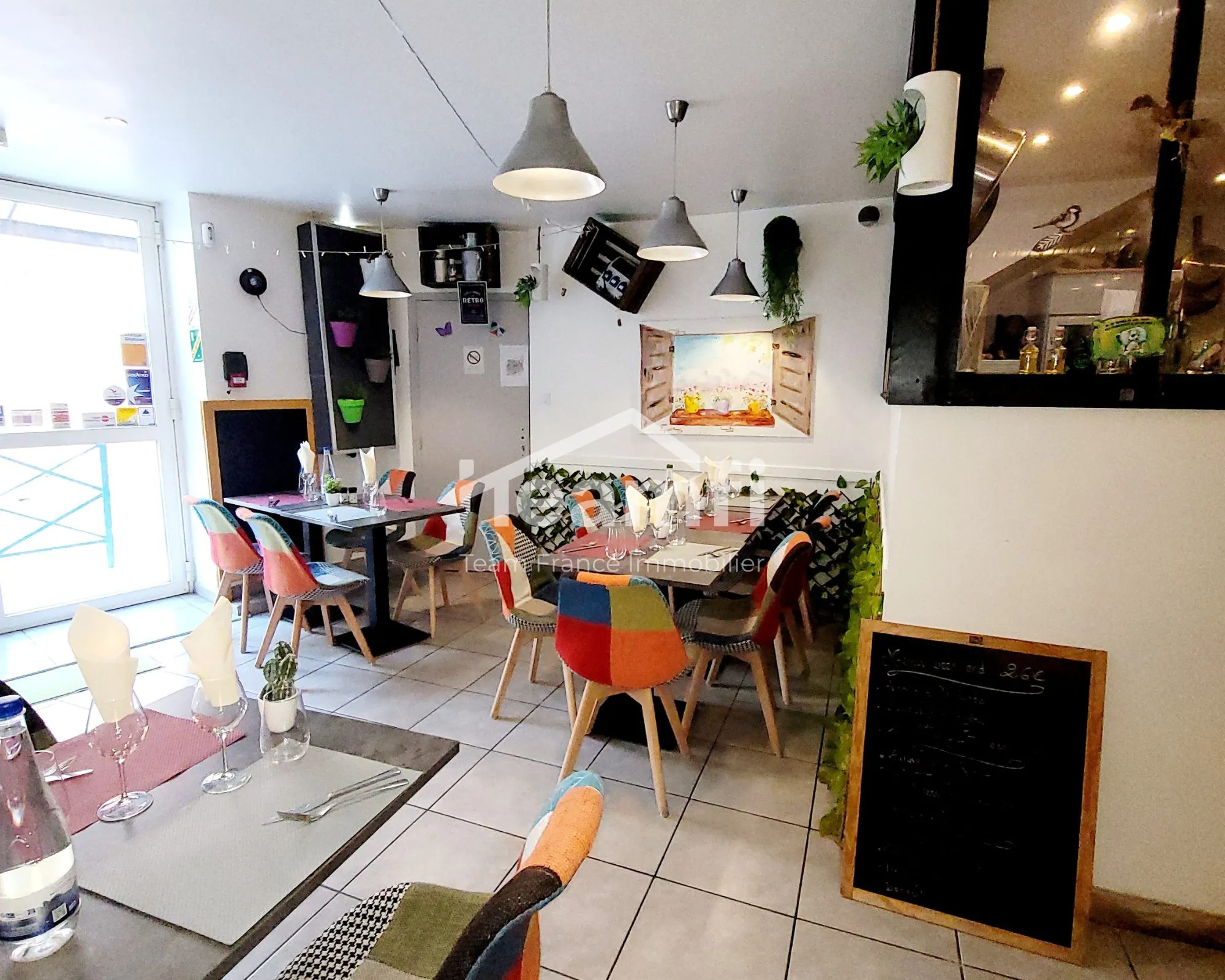 Fonds de commerce à vendre à Saint-Féliu-d'Avall, idéal pour bar ou restaurant avec terrasse et clientèle fidèle 