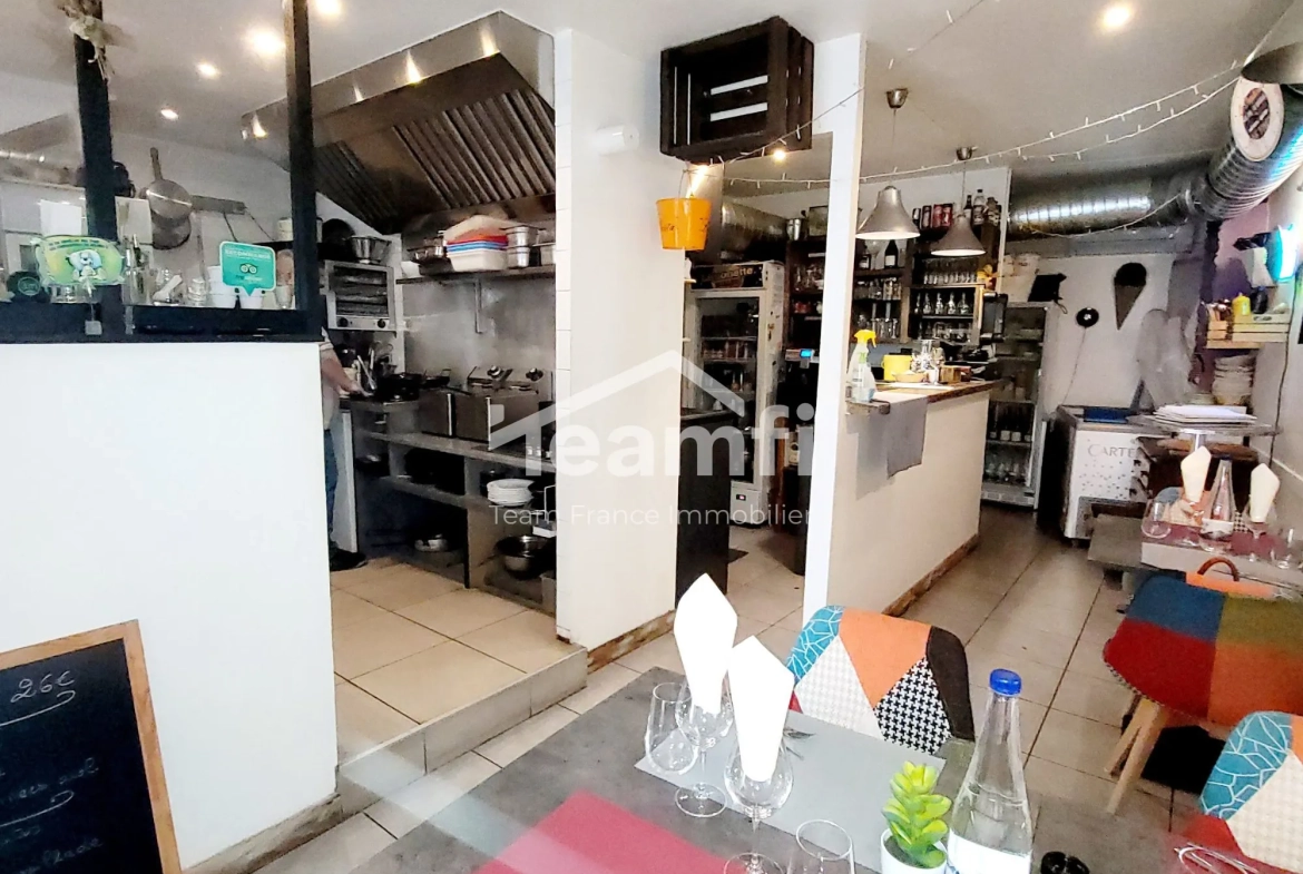 Fonds de commerce à vendre à Saint-Féliu-d'Avall, idéal pour bar ou restaurant avec terrasse et clientèle fidèle 