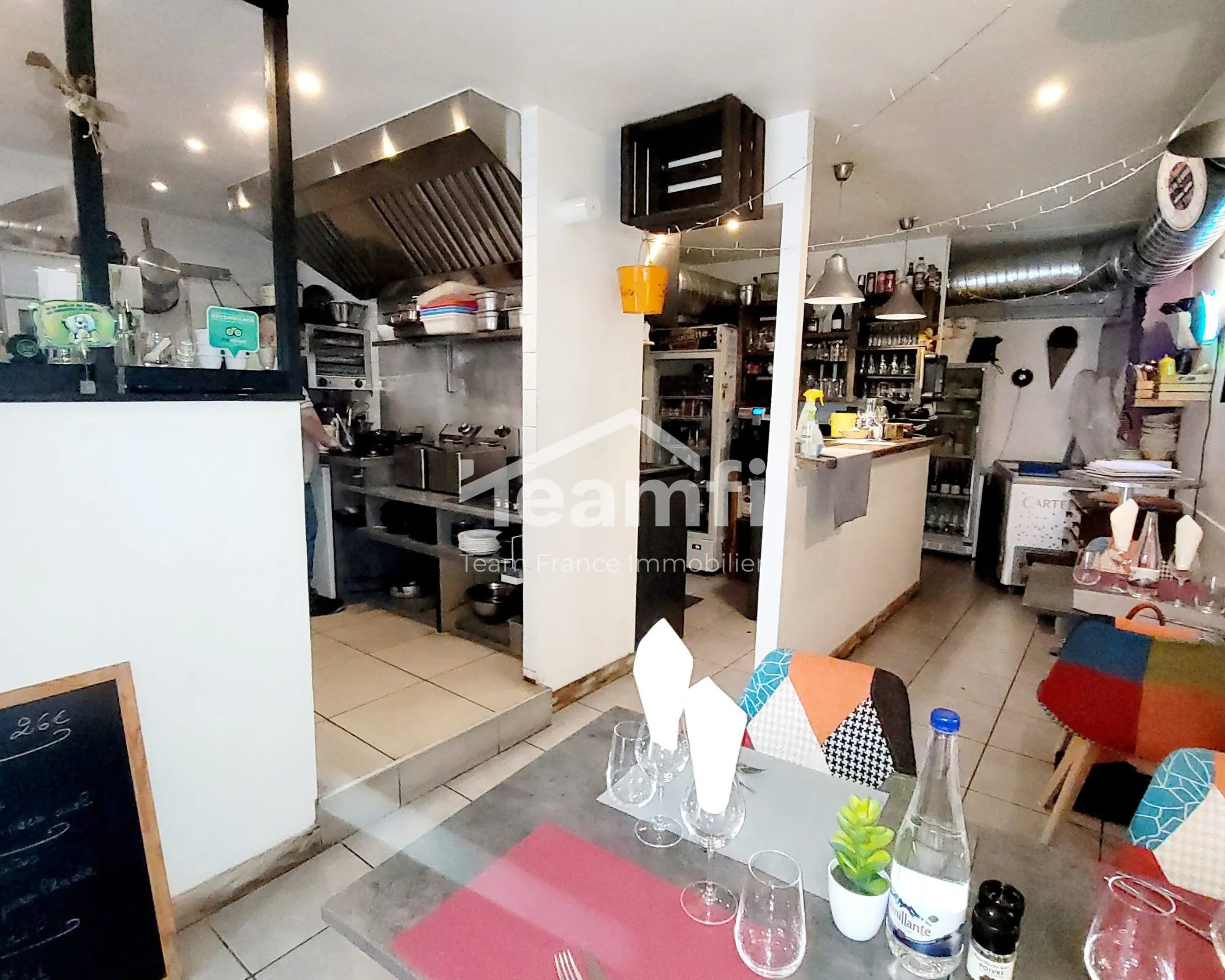 Fonds de commerce à vendre à Saint-Féliu-d'Avall, idéal pour bar ou restaurant avec terrasse et clientèle fidèle 