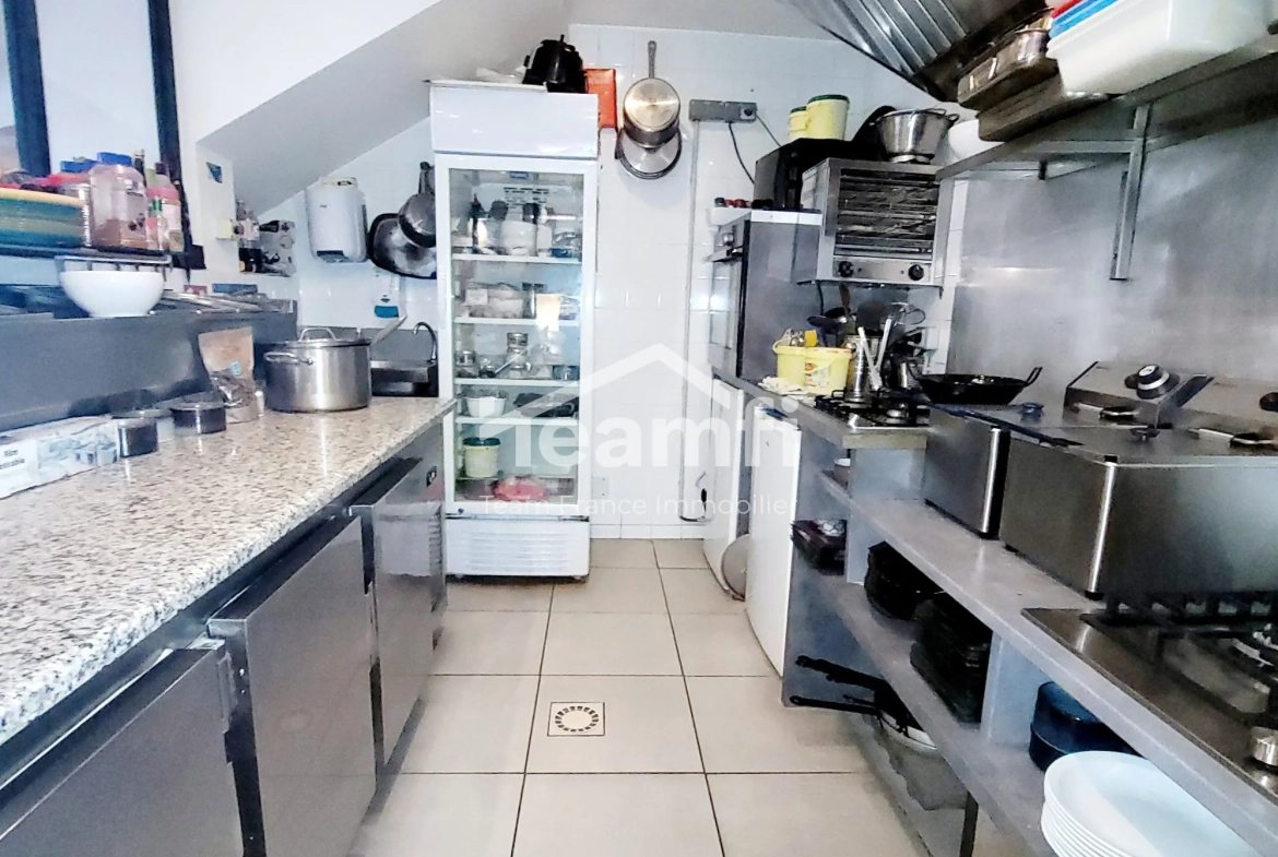 Fonds de commerce à vendre à Saint-Féliu-d'Avall, idéal pour bar ou restaurant avec terrasse et clientèle fidèle 