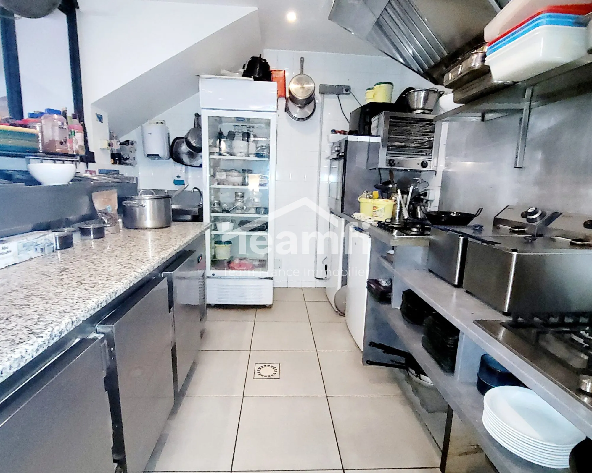 Fonds de commerce à vendre à Saint-Féliu-d'Avall, idéal pour bar ou restaurant avec terrasse et clientèle fidèle 