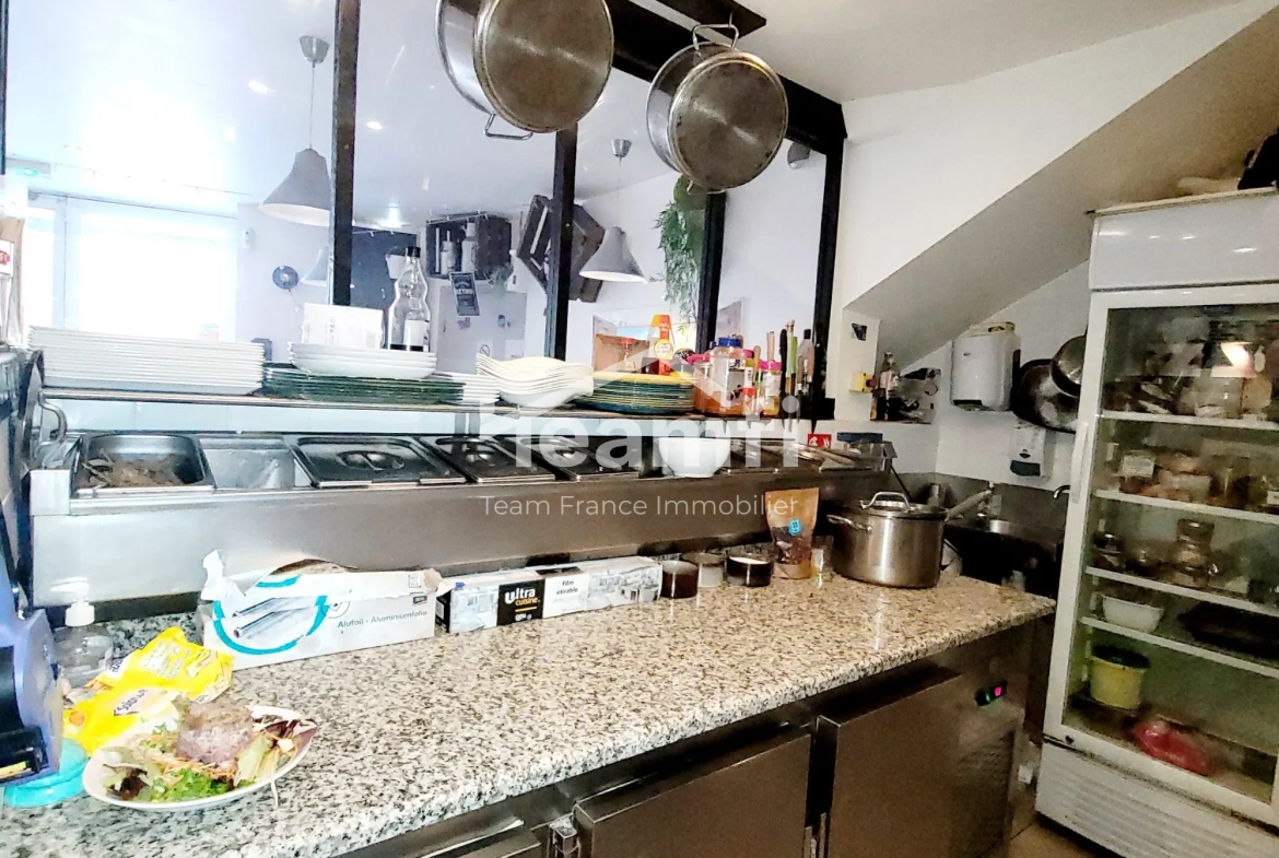Fonds de commerce à vendre à Saint-Féliu-d'Avall, idéal pour bar ou restaurant avec terrasse et clientèle fidèle 
