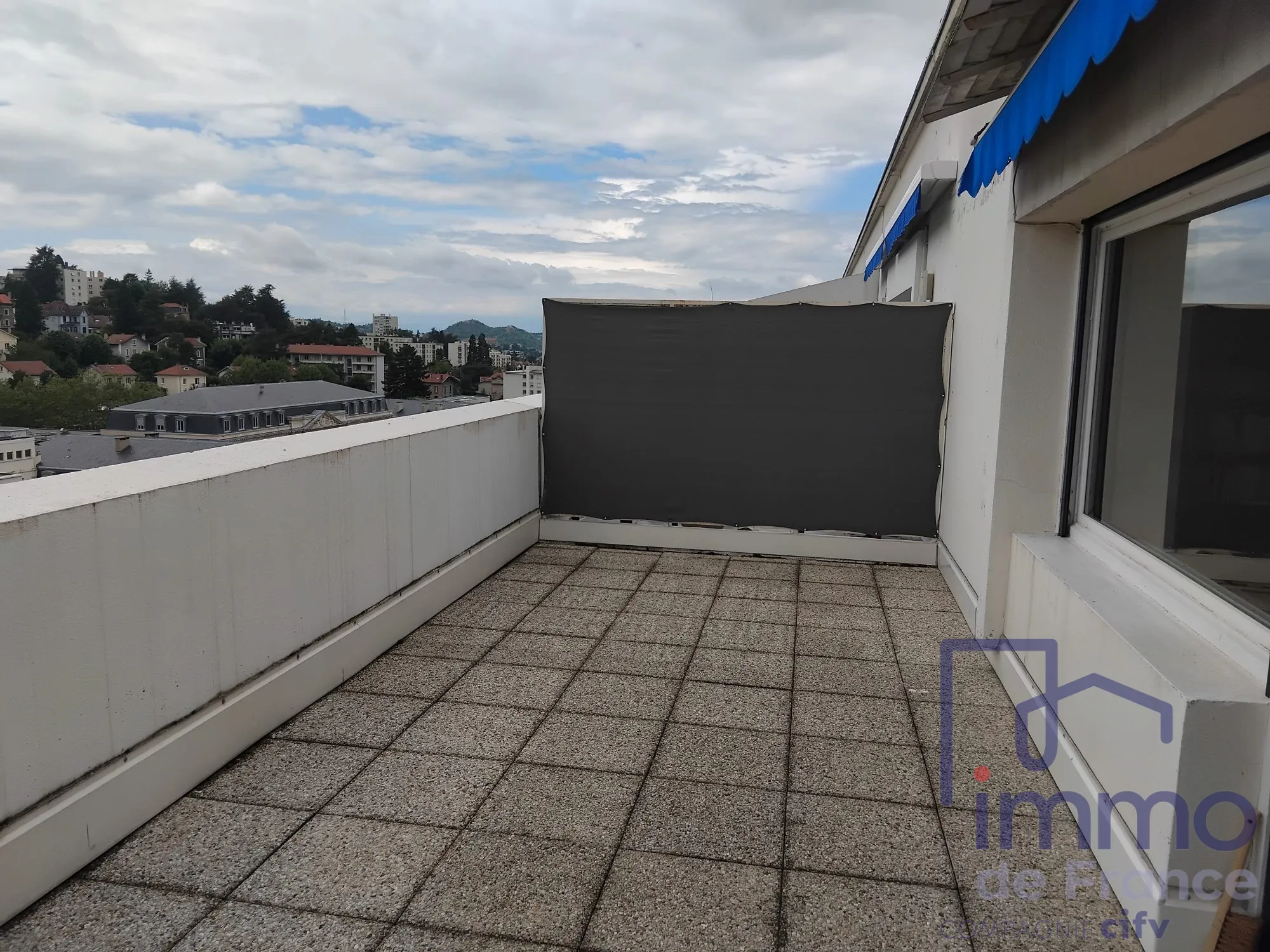 Appartement T2 avec terrasse à Saint-Étienne - Dernier étage, vue imprenable 