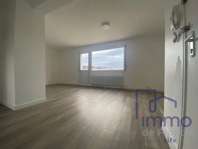 Appartement T2 avec terrasse à Saint-Étienne - Dernier étage, vue imprenable 
