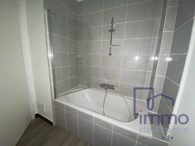 Appartement T2 avec terrasse à Saint-Étienne - Dernier étage, vue imprenable 