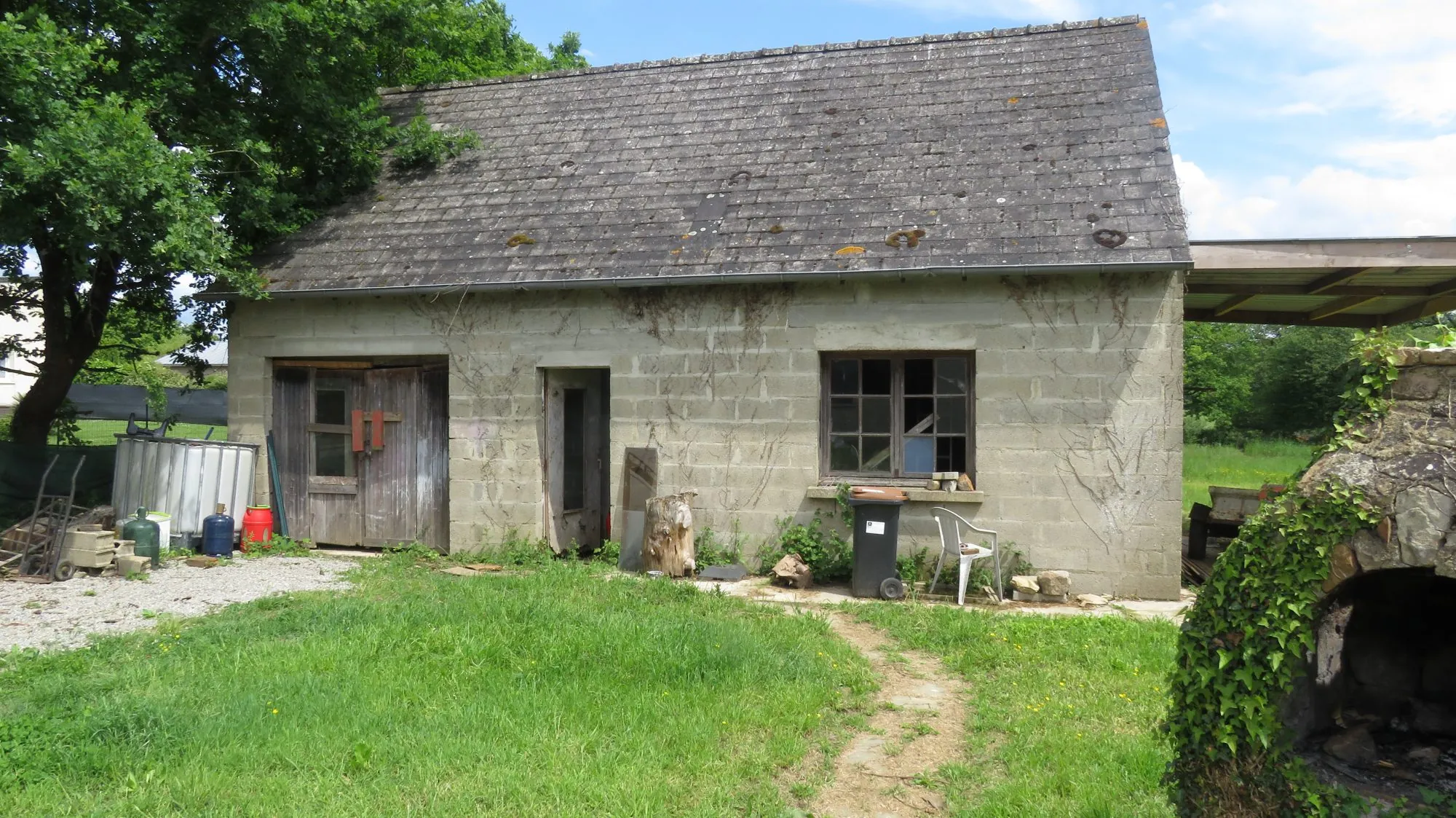 Maison à Guichen avec terrain et hangar à rénover en proche gare 