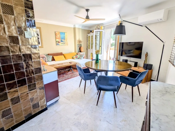 Belle maison de village rénovée avec terrasse à Villelongue dels Monts