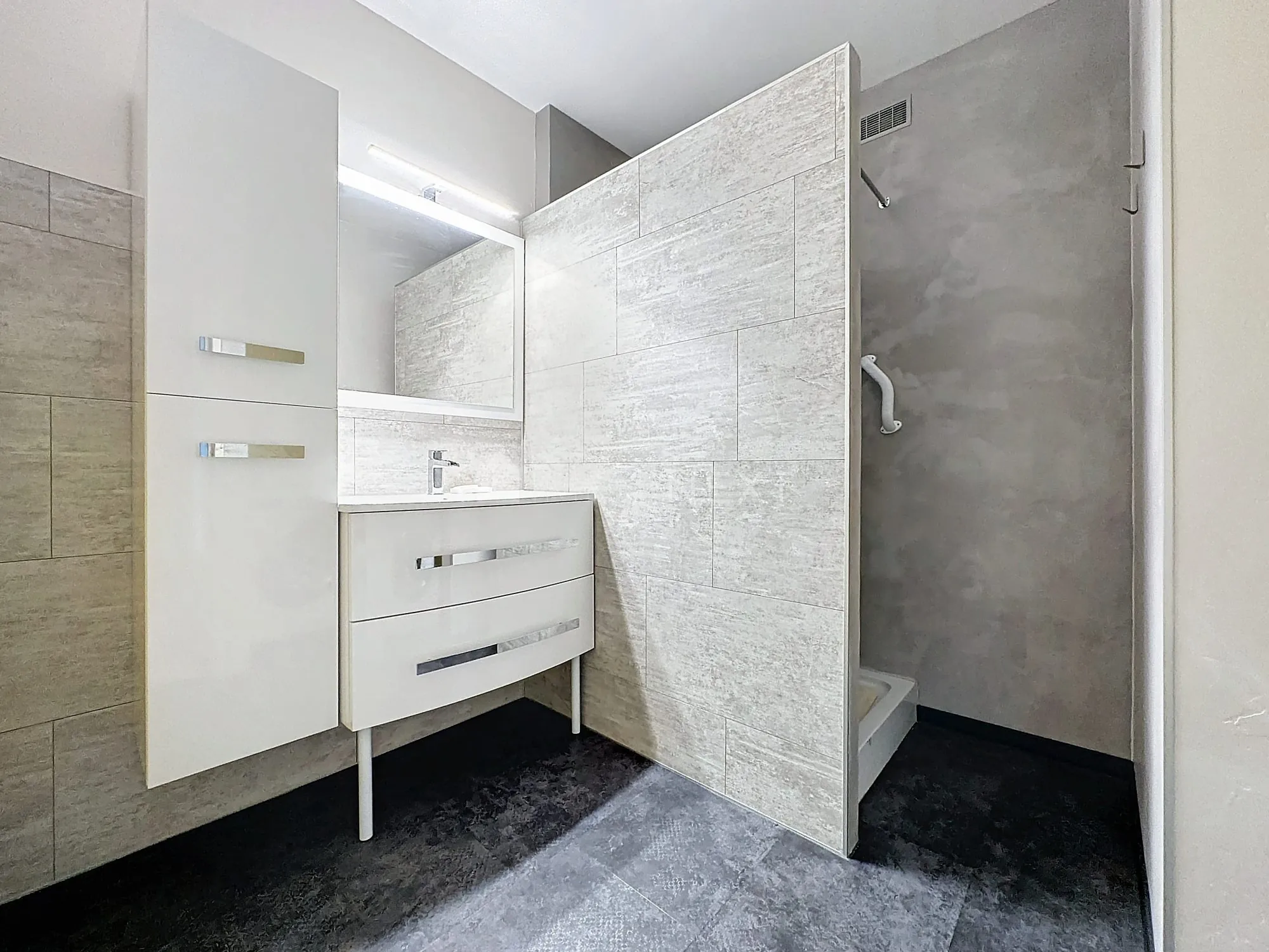 Appartement T3 à Metz - Résidence des années 1960, garage, cave, 190 000 € 