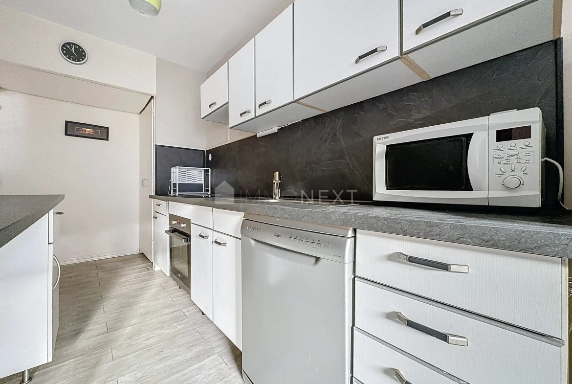 Appartement T3 à Metz - Résidence des années 1960, garage, cave, 190 000 € 