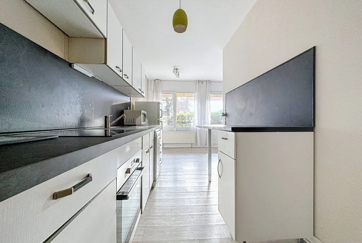 Appartement T3 à Metz - Résidence des années 1960, garage, cave, 190 000 € 