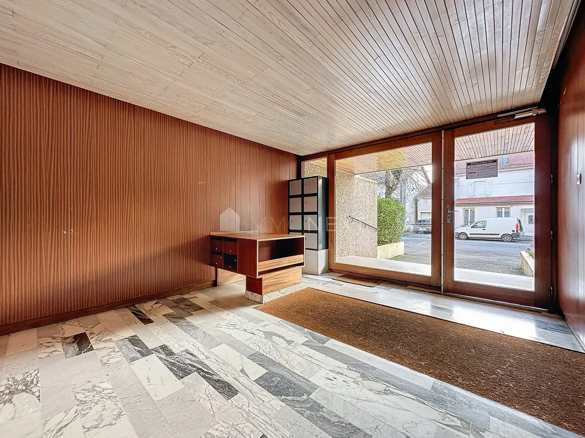 Appartement T3 à Metz - Résidence des années 1960, garage, cave, 190 000 € 