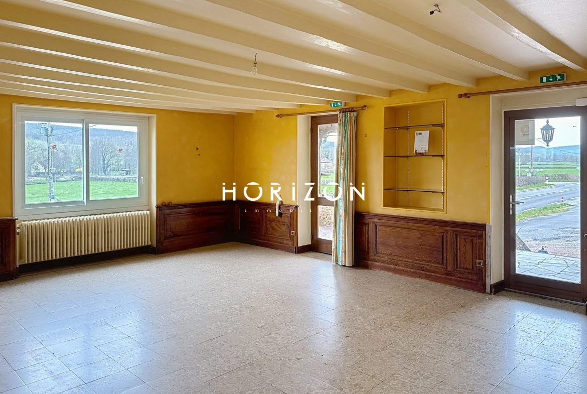 Ensemble immobilier ancien à vendre pour activités professionnelles ou associatives en Sud Bourgogne 