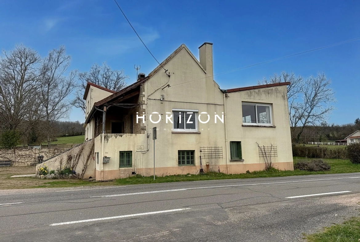 Ensemble immobilier ancien à vendre pour activités professionnelles ou associatives en Sud Bourgogne 