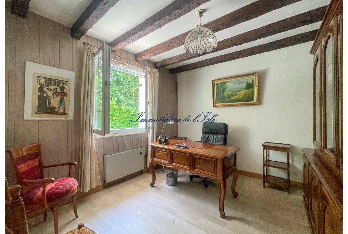 Maison familiale authentique à Coulounieix-Chamiers, à 5 min de Périgueux, avec terrain piscinable et garage 