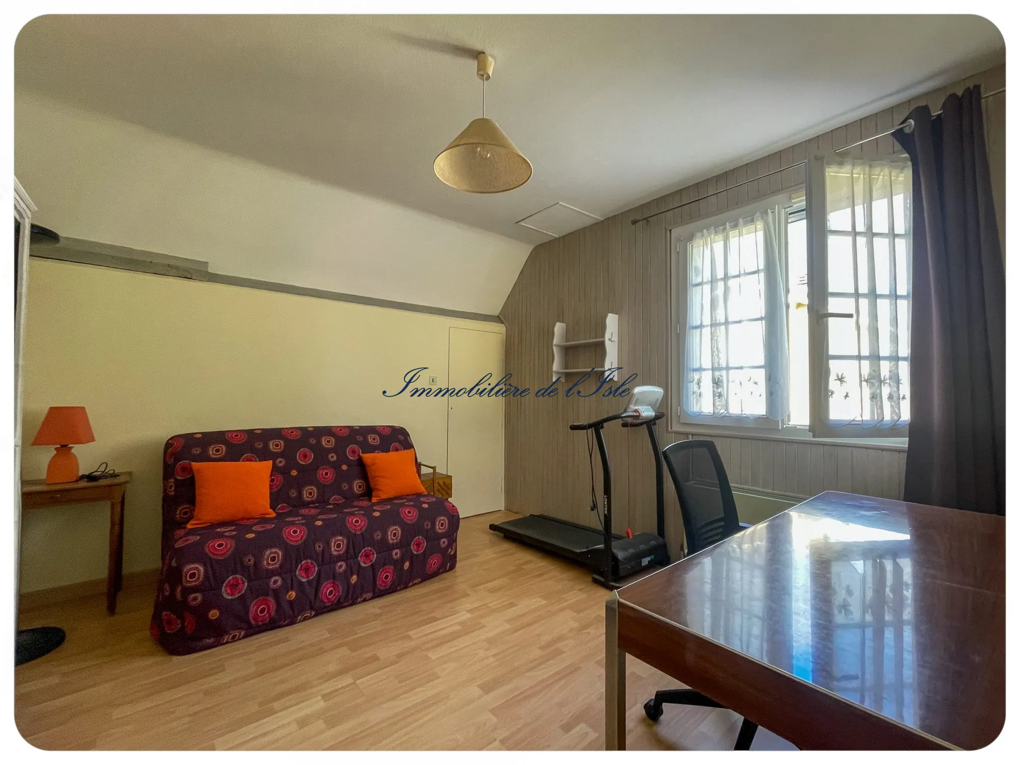 Maison familiale authentique à Coulounieix-Chamiers, à 5 min de Périgueux, avec terrain piscinable et garage 
