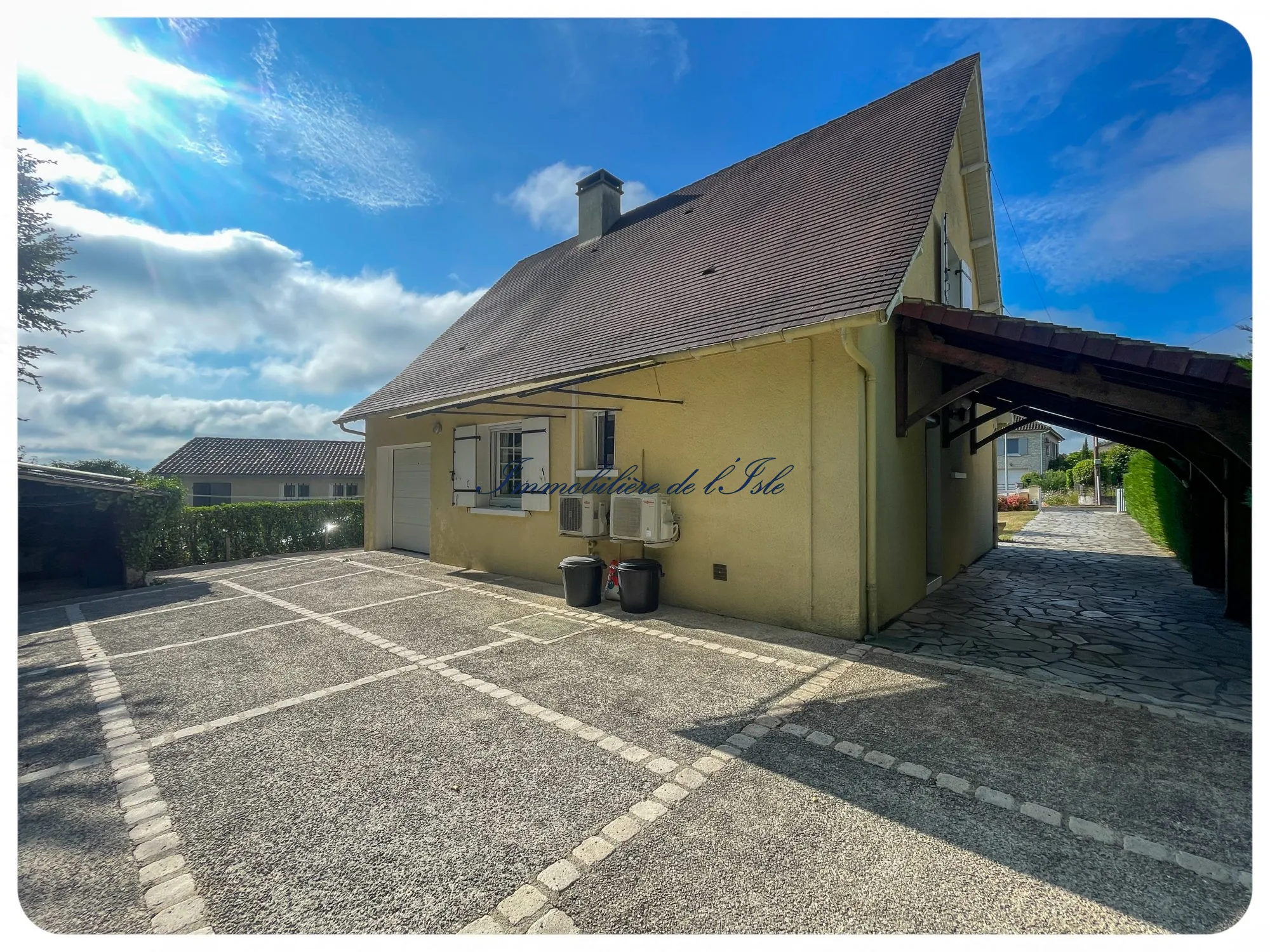 Maison familiale authentique à Coulounieix-Chamiers, à 5 min de Périgueux, avec terrain piscinable et garage 